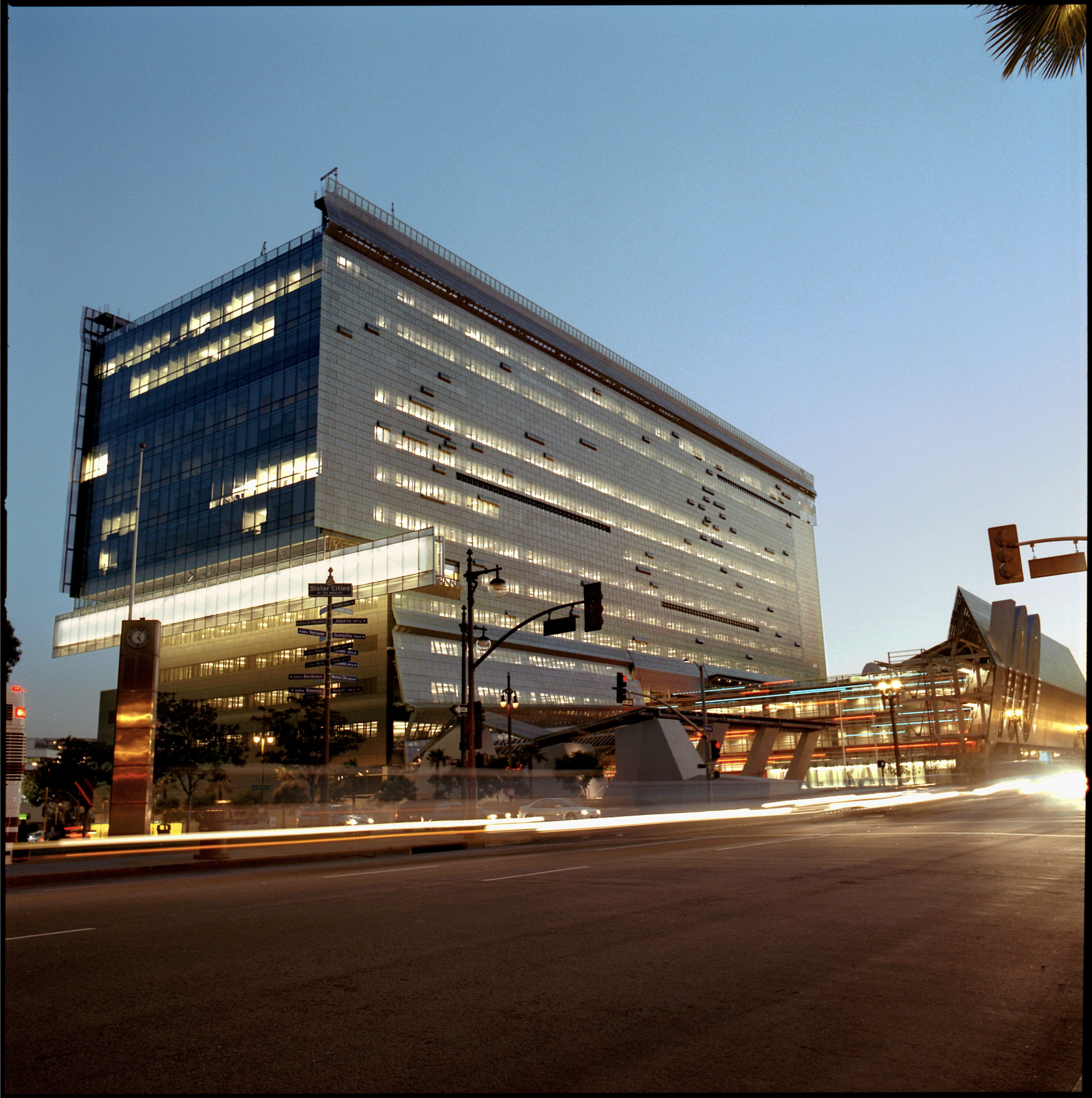 Caltrans Building, Los Angeles, California, Thom Mayne architect, 2005